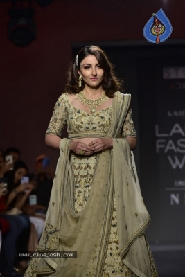 Showstoppers at Lakme Fashion Week - 30 of 53