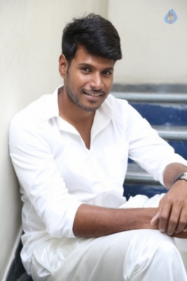 Sundeep Kishan Samanthakamani Interview Photos - 8 of 19