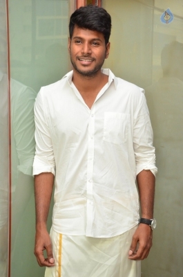 Sundeep Kishan Samanthakamani Interview Photos - 9 of 19