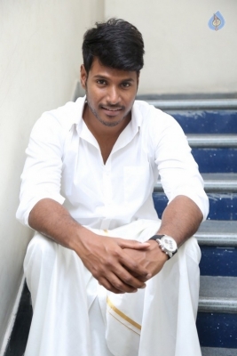 Sundeep Kishan Samanthakamani Interview Photos - 10 of 19