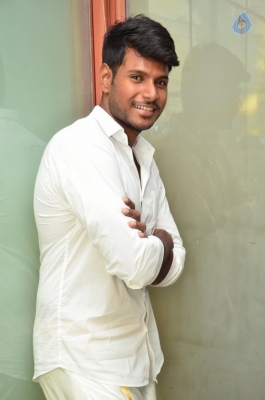 Sundeep Kishan Samanthakamani Interview Photos - 16 of 19
