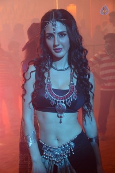 Thikka Song Shooting Coverage Photos - 25 of 42