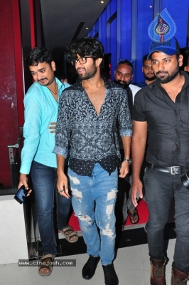 Vijay Devarakonda Watching Ee Nagaraniki Emaindi Movie - 2 of 9