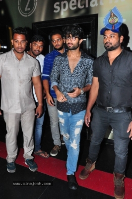 Vijay Devarakonda Watching Ee Nagaraniki Emaindi Movie - 7 of 9