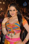 Zarine Khan at Naan Rajavaaga Pogiren Shooting Spot - 6 of 64