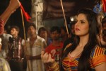 Zarine Khan at Naan Rajavaaga Pogiren Shooting Spot - 21 of 64