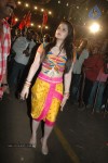 Zarine Khan at Naan Rajavaaga Pogiren Shooting Spot - 27 of 64