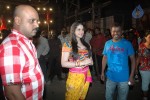 Zarine Khan at Naan Rajavaaga Pogiren Shooting Spot - 56 of 64