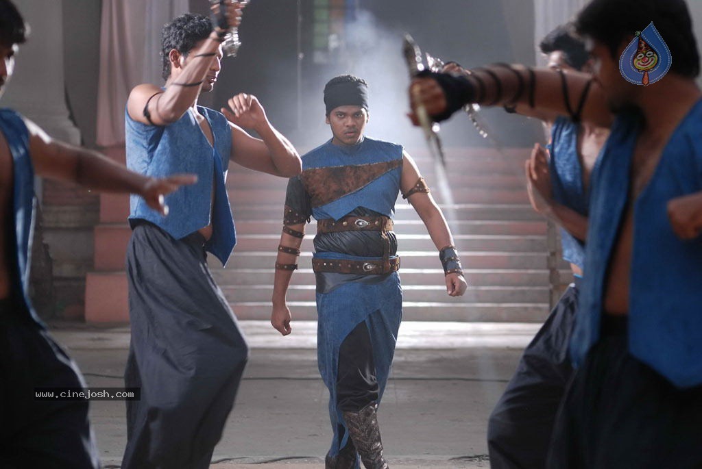 18 Vayasu Movie Stills - 8 / 37 photos