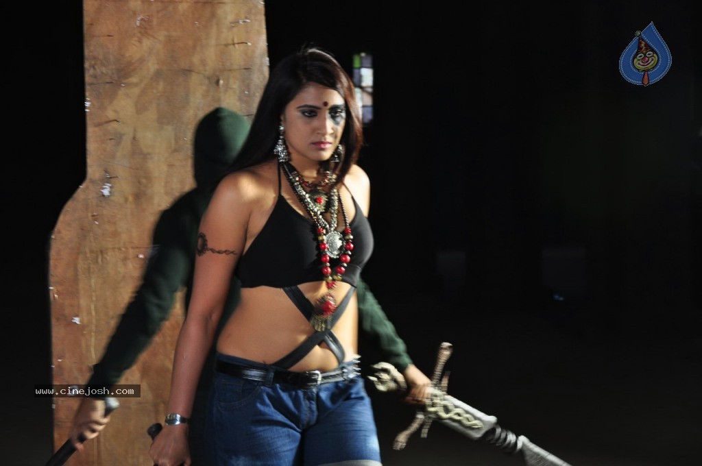 24 Hours Movie Stills - 28 / 61 photos