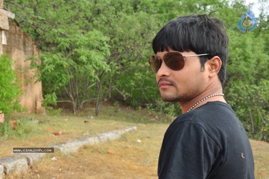 24 Hours Movie Stills - 39 / 61 photos