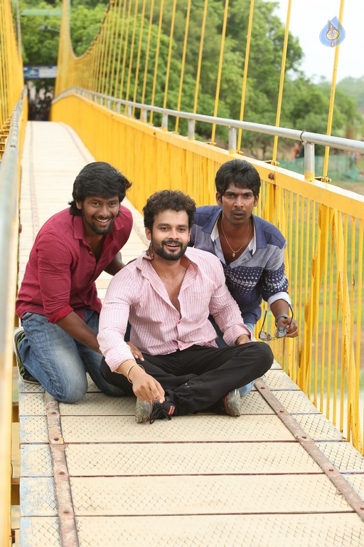 2 Friends Movie Photos - 6 / 12 photos