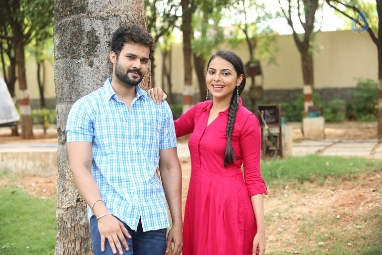 2 Friends Movie Photos - 7 / 12 photos