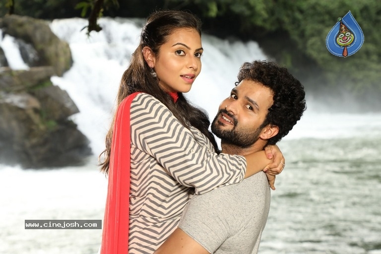 2 Friends Movie Stills - 7 / 10 photos