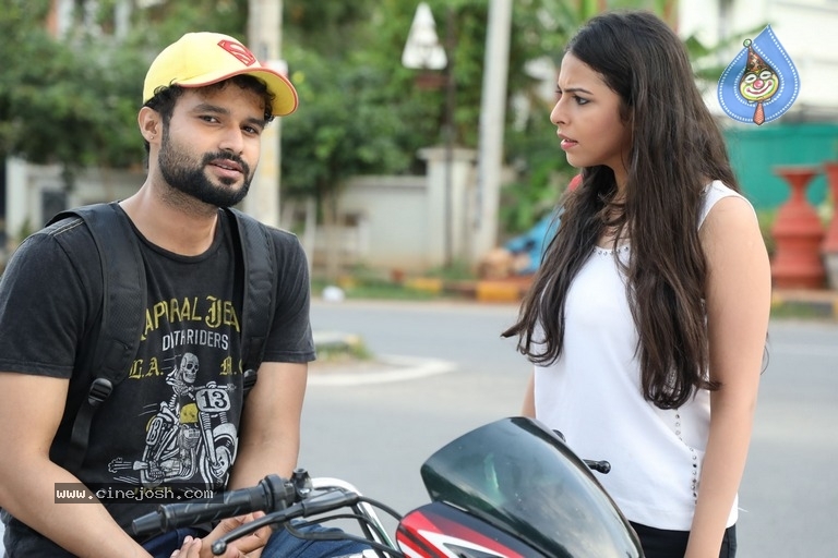 2 Friends Movie Stills - 8 / 10 photos