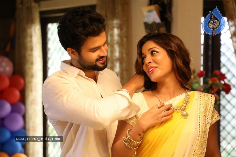 2 Friends Movie Stills - 10 / 10 photos