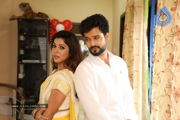 2 Friends Movie Stills And Posters - 15 / 34 photos