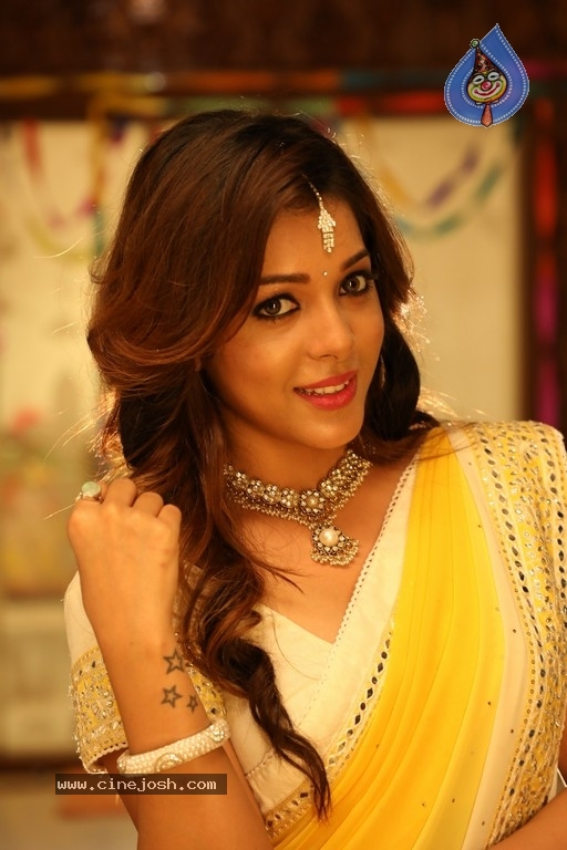 2 Friends Movie Stills And Posters - 22 / 34 photos