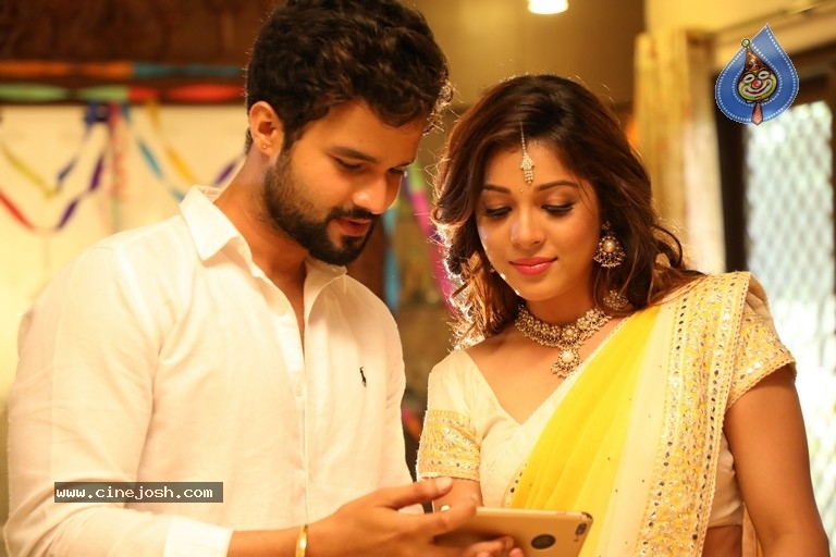 2 Friends Movie Stills And Posters - 30 / 34 photos