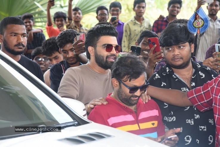 30 Rojullo Preminchatam Ela Team at Khammam - 24 / 29 photos