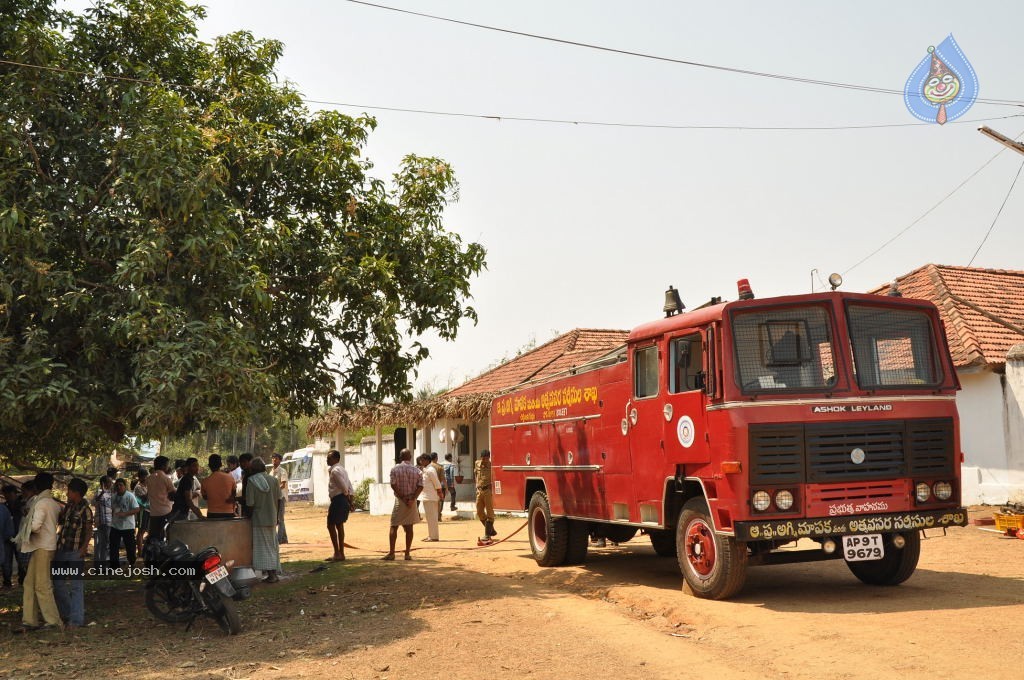 33 Premakathalu Movie Stills - 7 / 16 photos