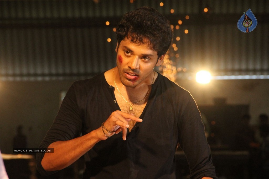 3 Idiots Movie Stills - 14 / 23 photos