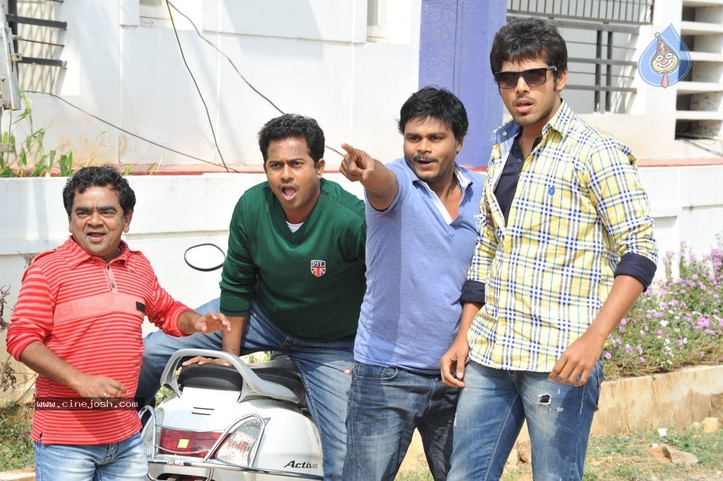 3 Idiots Movie Stills - 21 / 23 photos