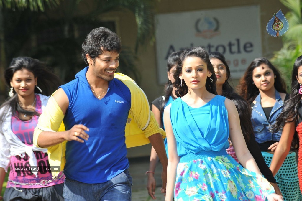 3 Idiots Movie Stills - 23 / 23 photos