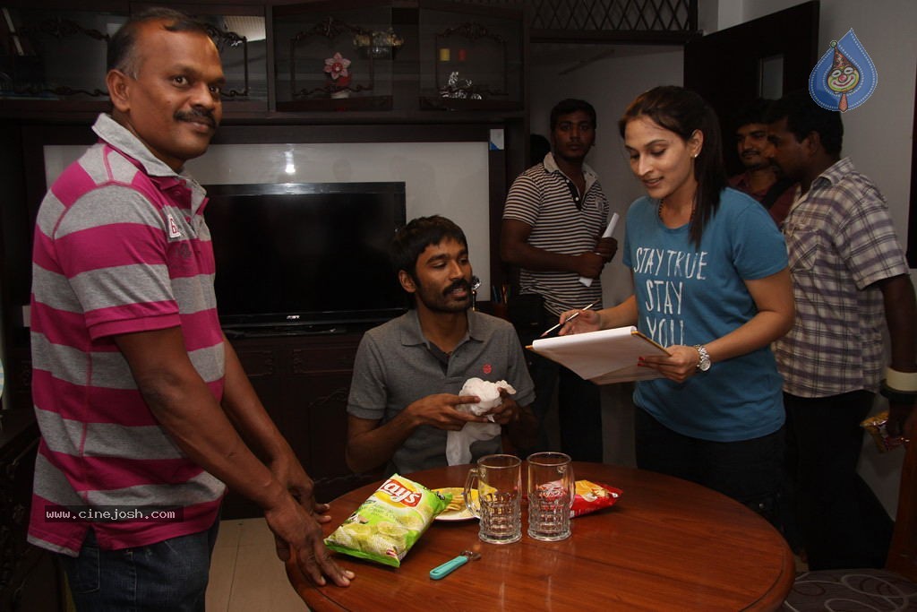 3 Tamil Movie Hot Stills - 6 / 35 photos