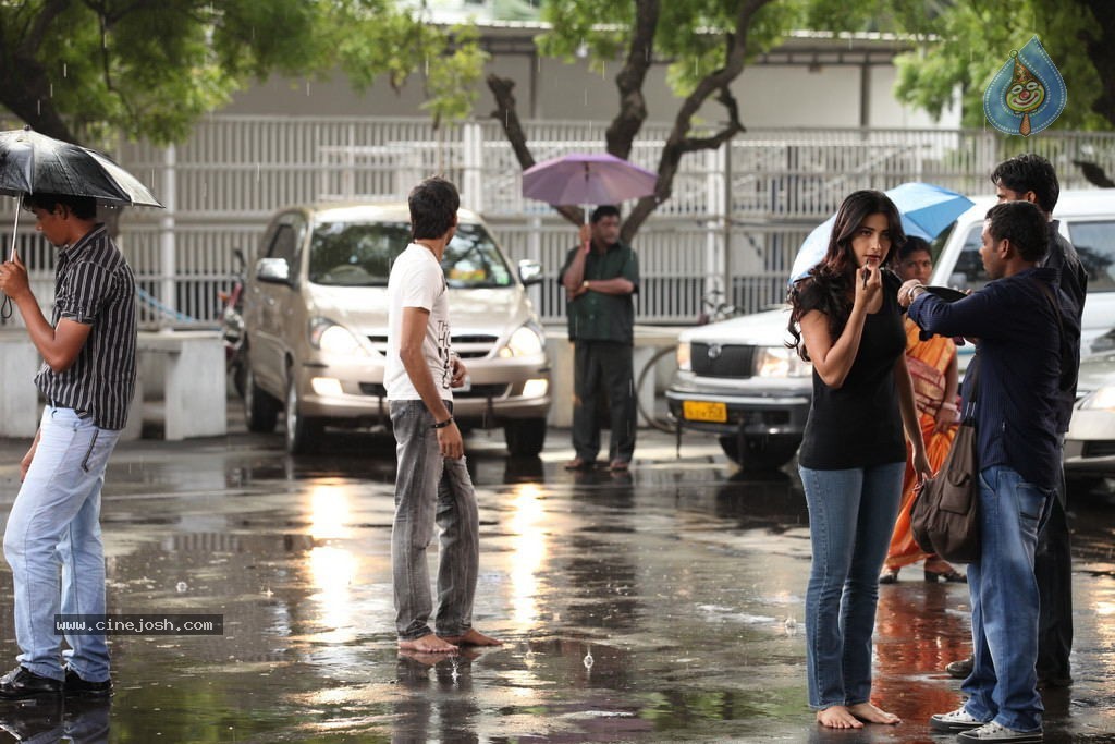 3 Tamil Movie Hot Stills - 15 / 35 photos