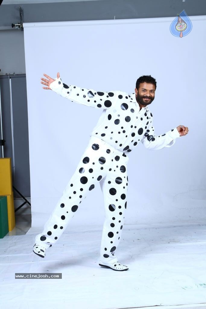 4 Friends Movie Stills - 27 / 45 photos