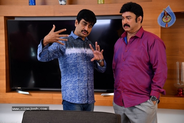 4 Letters Movie Posters And Working Stills - 7 / 15 photos