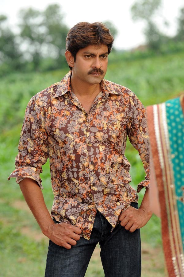 Pravarakyudu still - 6 / 137 photos