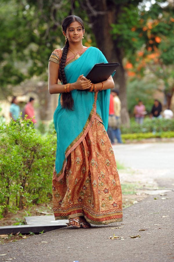 Pravarakyudu still - 54 / 137 photos