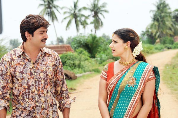 Pravarakyudu still - 122 / 137 photos