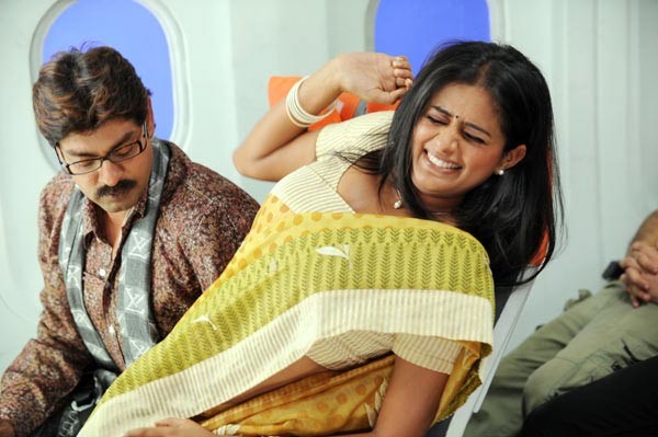 Pravarakyudu still - 126 / 137 photos