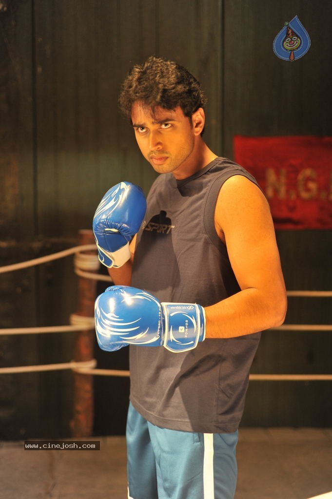 Aa Aiduguru Athade CM Movie Stills - 40 / 126 photos