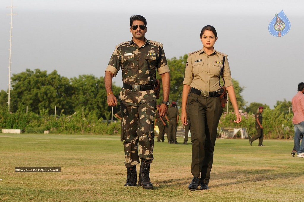 Aa Aiduguru Movie Latest Pics - 29 / 65 photos