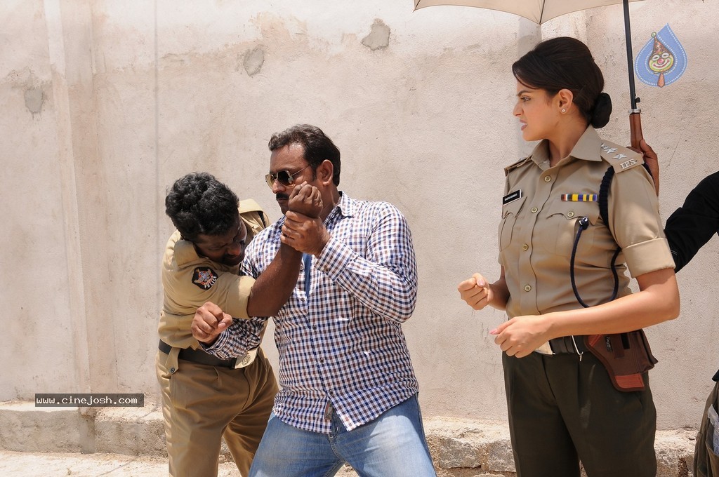 Aa Aiduguru Movie Latest Pics - 30 / 65 photos