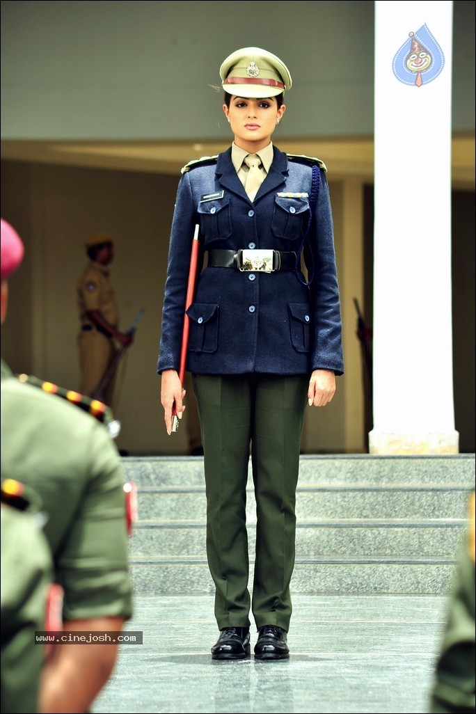 Aa Aiduguru Movie New Stills - 7 / 7 photos