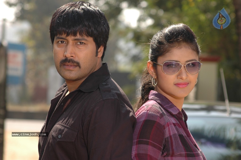 Aa Iddaru Movie Stills - 7 / 10 photos