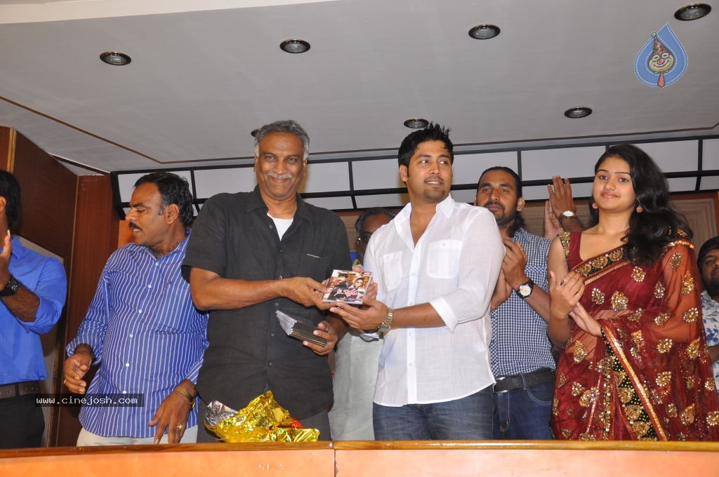 Aa Iddaru Movie Stills - 7 / 12 photos