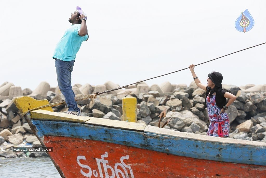 Aaaah Tamil Movie Stills - 36 / 86 photos