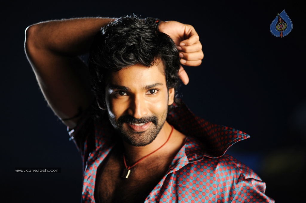 Aadhi Stills in Gundello Godari - 10 / 18 photos