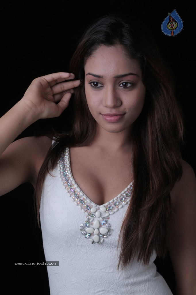 Aadi Pona Aavani Tamil Movie Stills - 24 / 52 photos