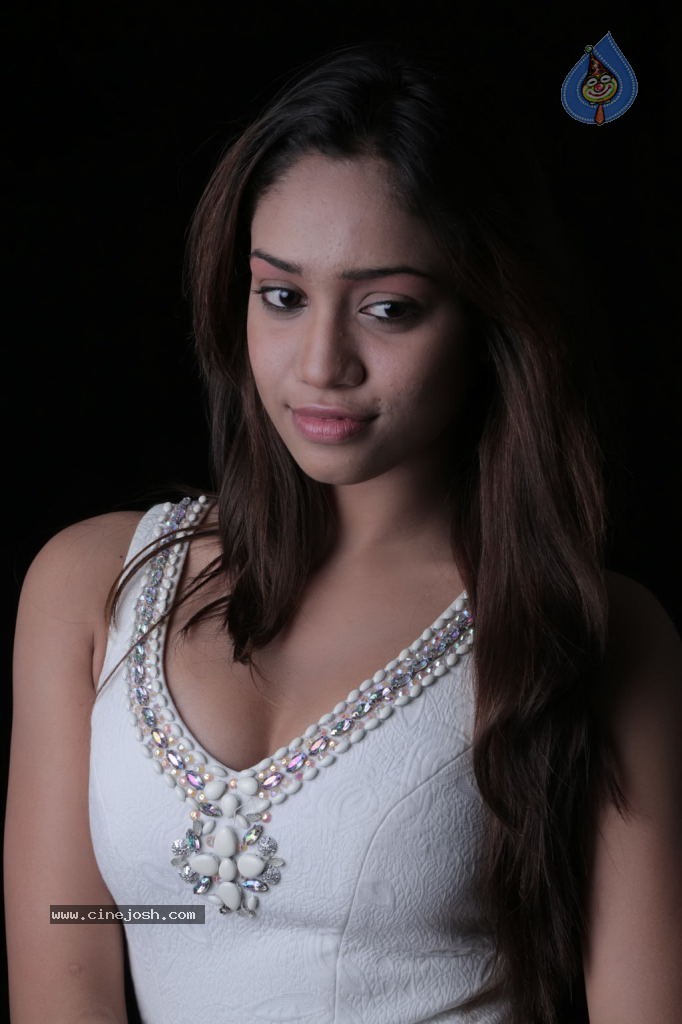 Aadi Pona Aavani Tamil Movie Stills - 33 / 52 photos