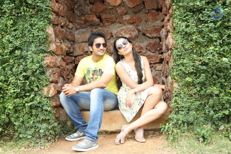 Aakatayi Movie Photos - 2 / 11 photos