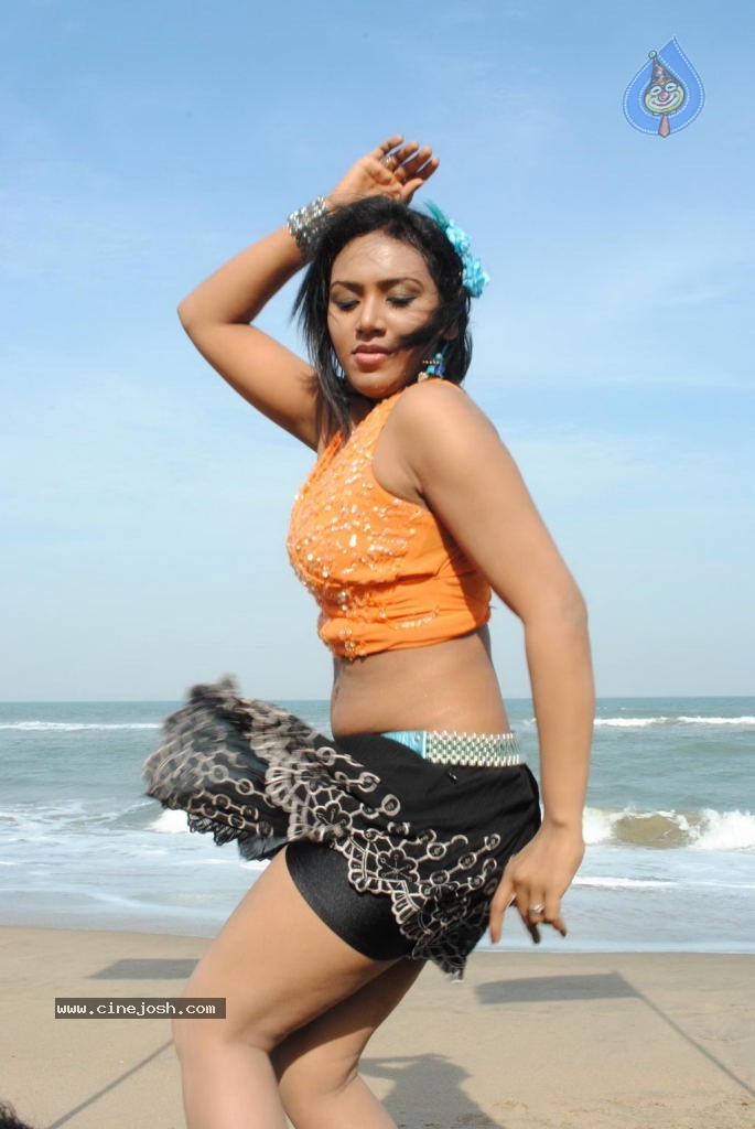Aasami Tamil Movie Hot Stills - 12 / 24 photos