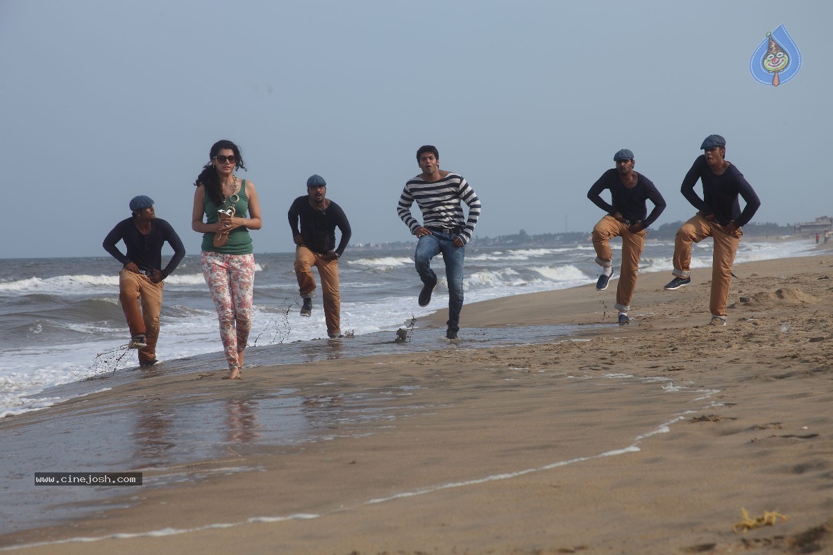 Aata Aarambam Movie Stills n Walls - 93 / 122 photos