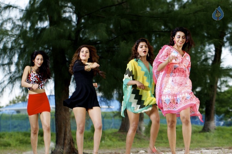 Aata Movie Photos and Posters - 3 / 37 photos